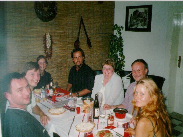 Bild 2 der Abschlussfeier des Ungarisch-Kurses nach dem Sommersemester 1999 !